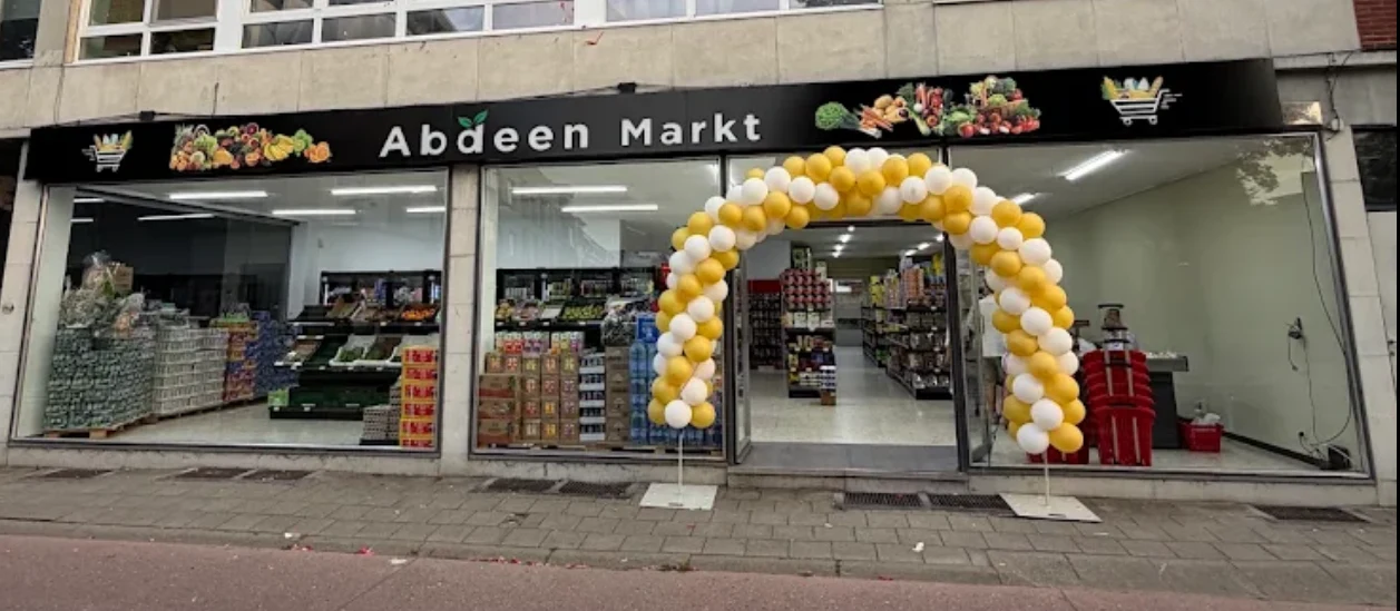 Glazen voorgevel van Abdeen Markt in Hasselt